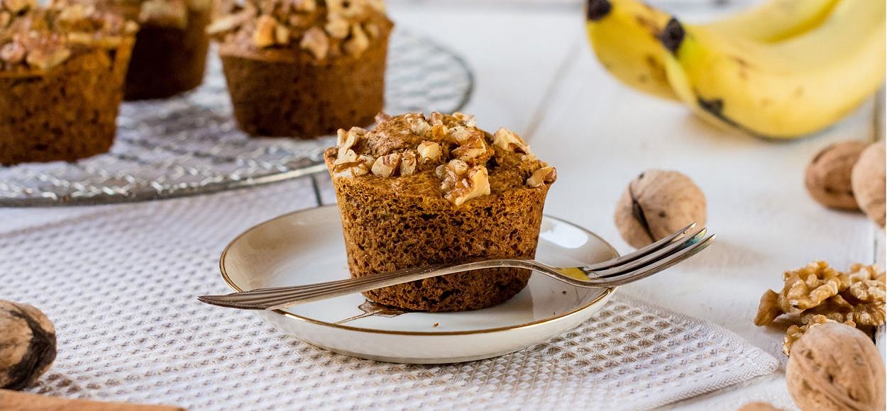 Muffins with banana and walnuts