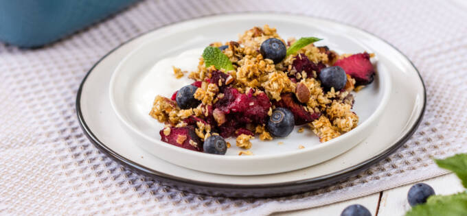 Apple blueberry crumble